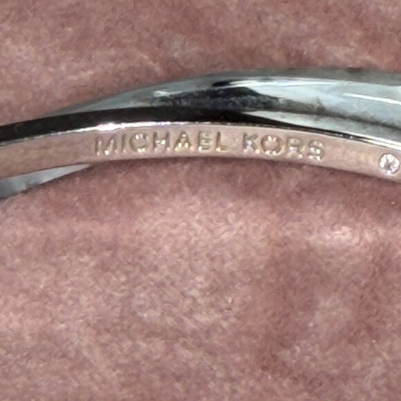 Michael Kors Silver-Tone & Gray Marbled Twisted Bangle Bracelet - Picture 2 of 9